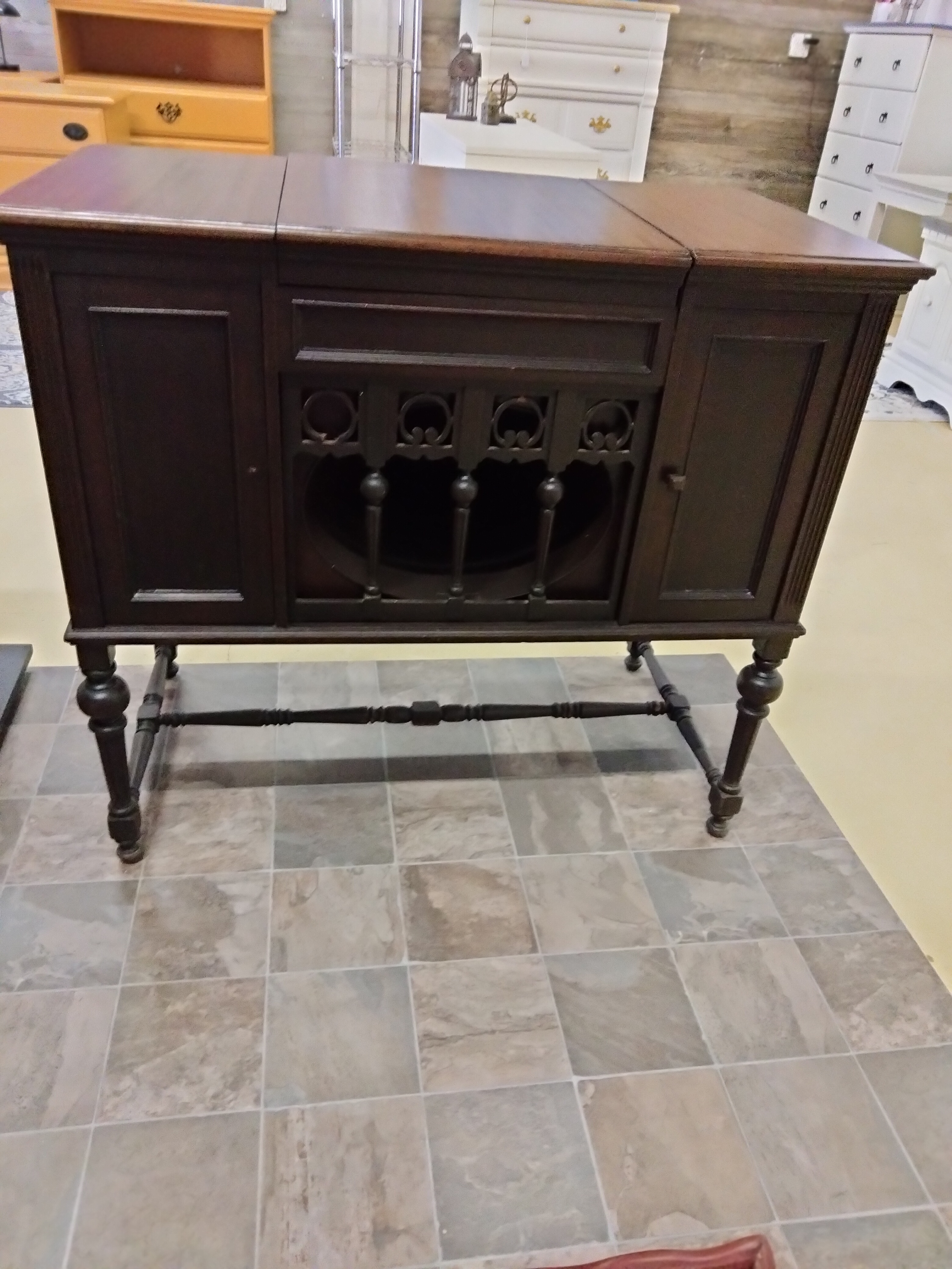 vintage-record-playerrAqG5