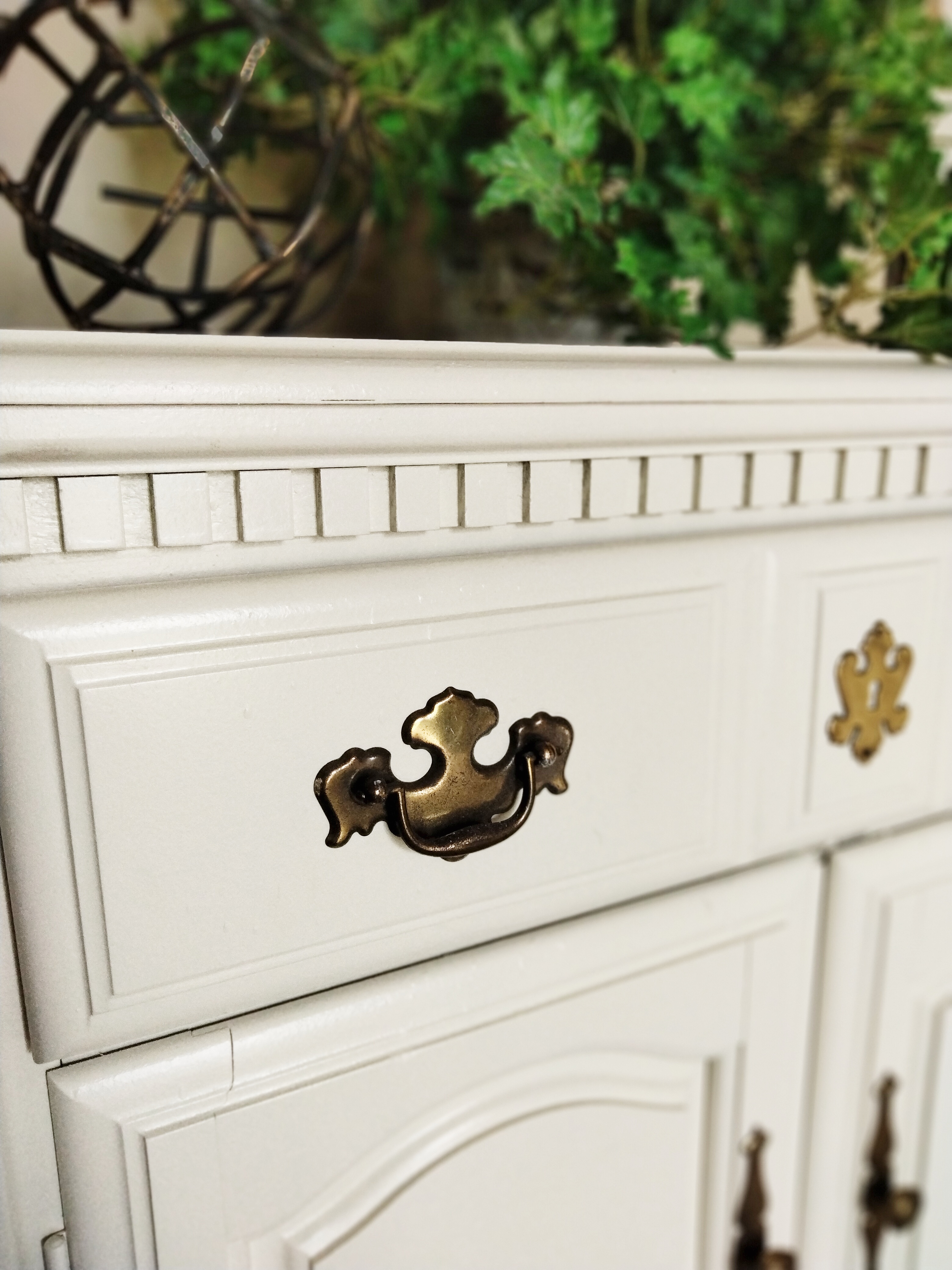 all-white-end-cabinetjbuX0