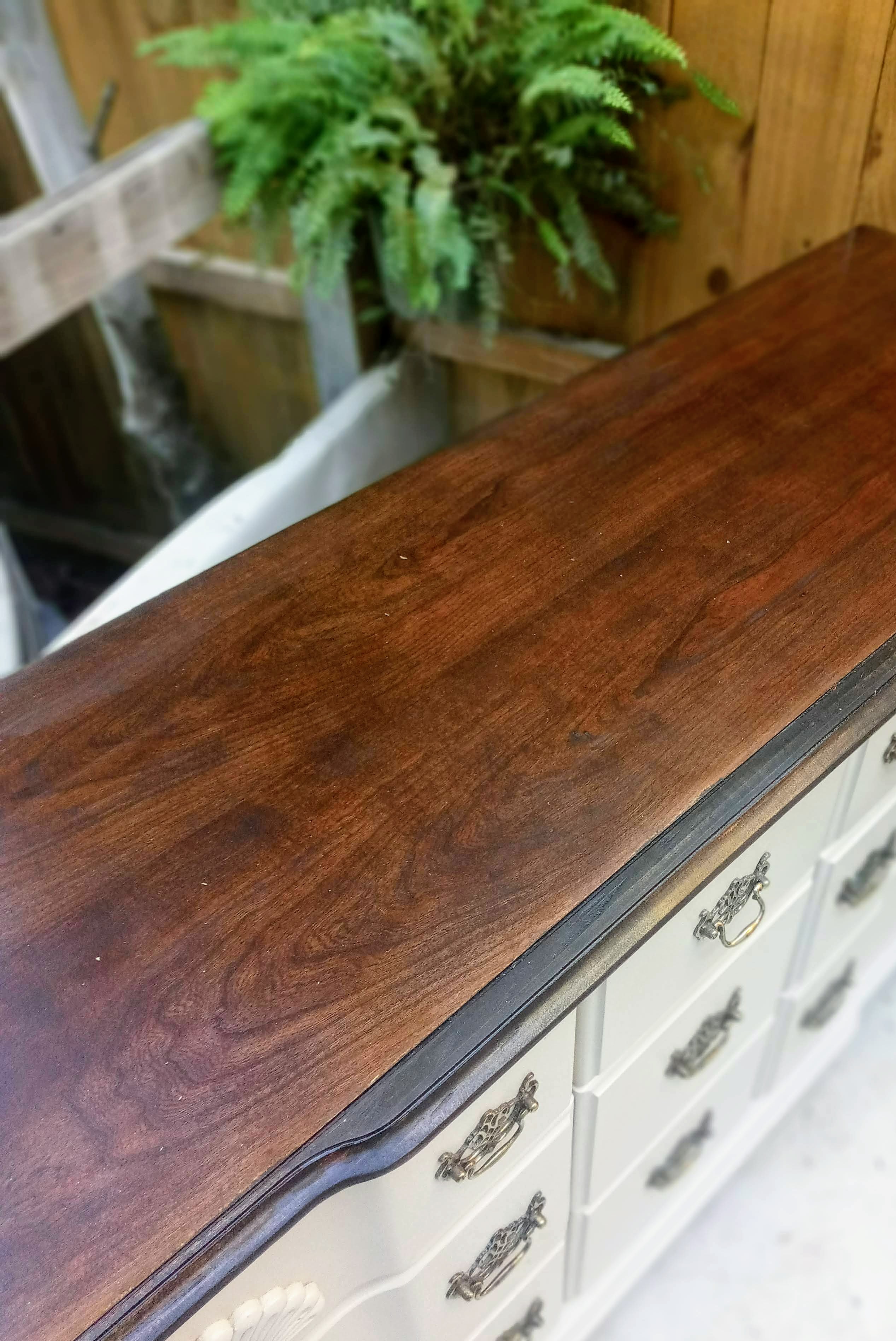 farmhouse-dresseruRxwO